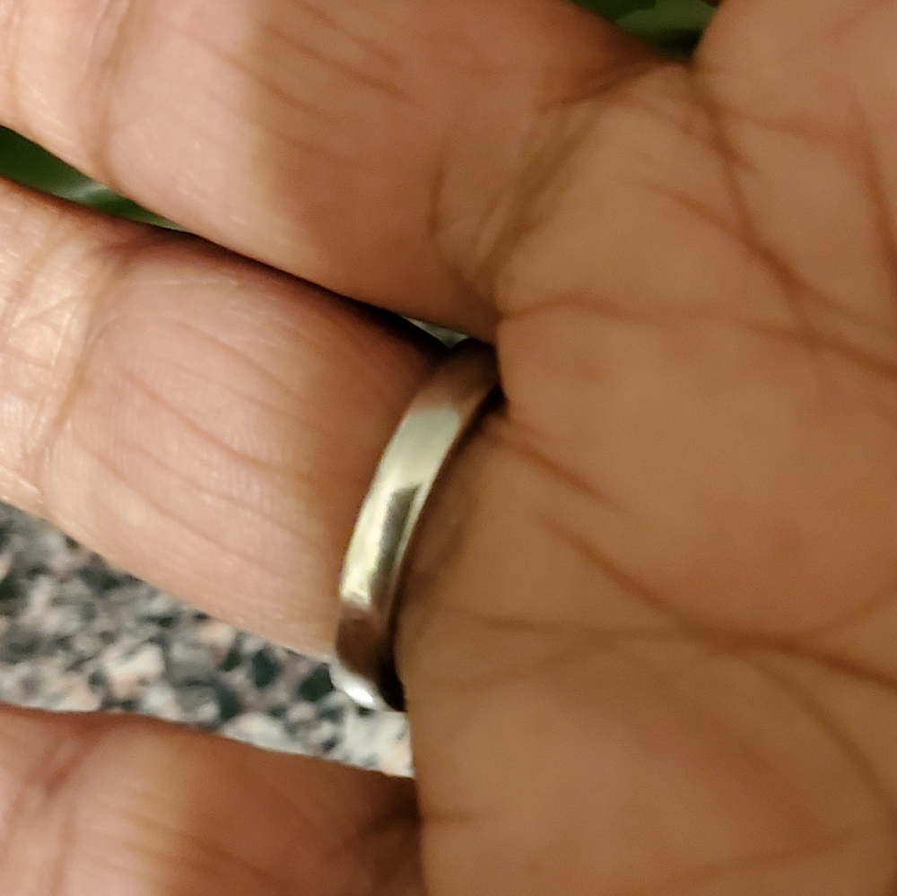 Sterling Silver and Garnet Ring - Picture 4 of 6